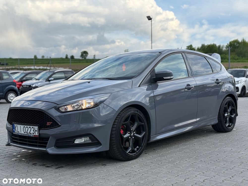 Ford Focus 2.0 EcoBoost ST - 13