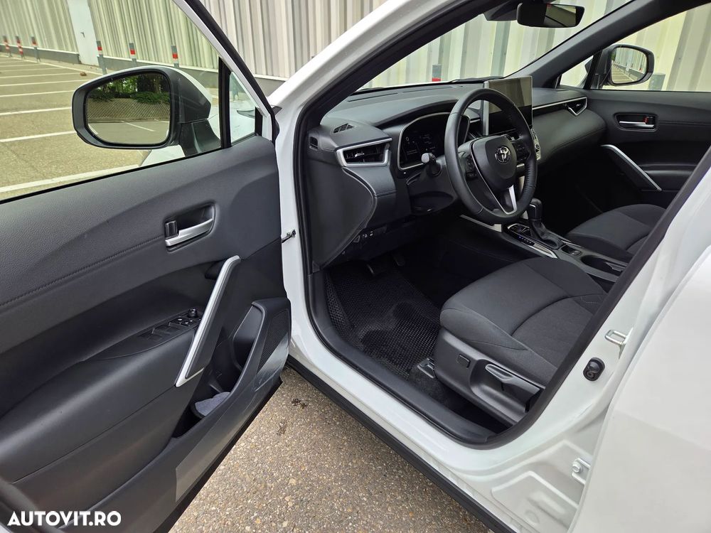 Toyota Corolla Cross - 13