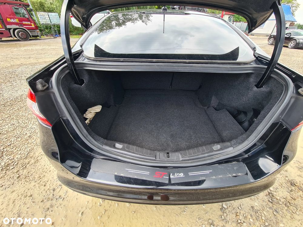 Ford Fusion - 16