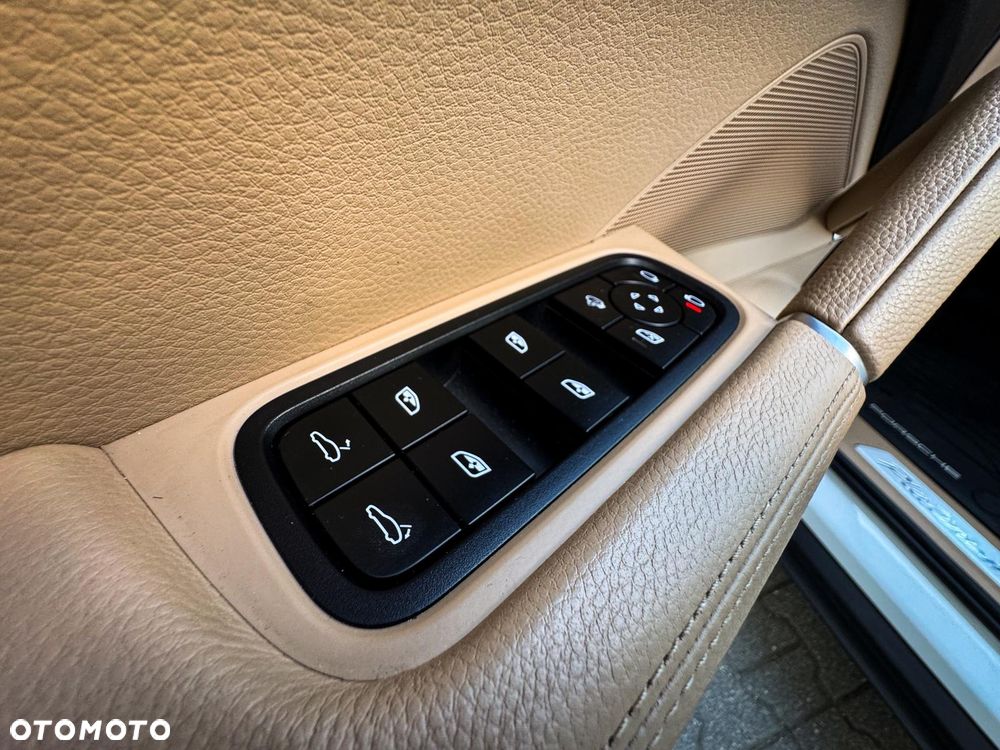 Porsche Cayenne Platinum Edition - 19