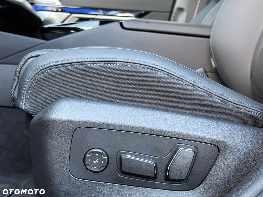 BMW Seria 5 520i - 32