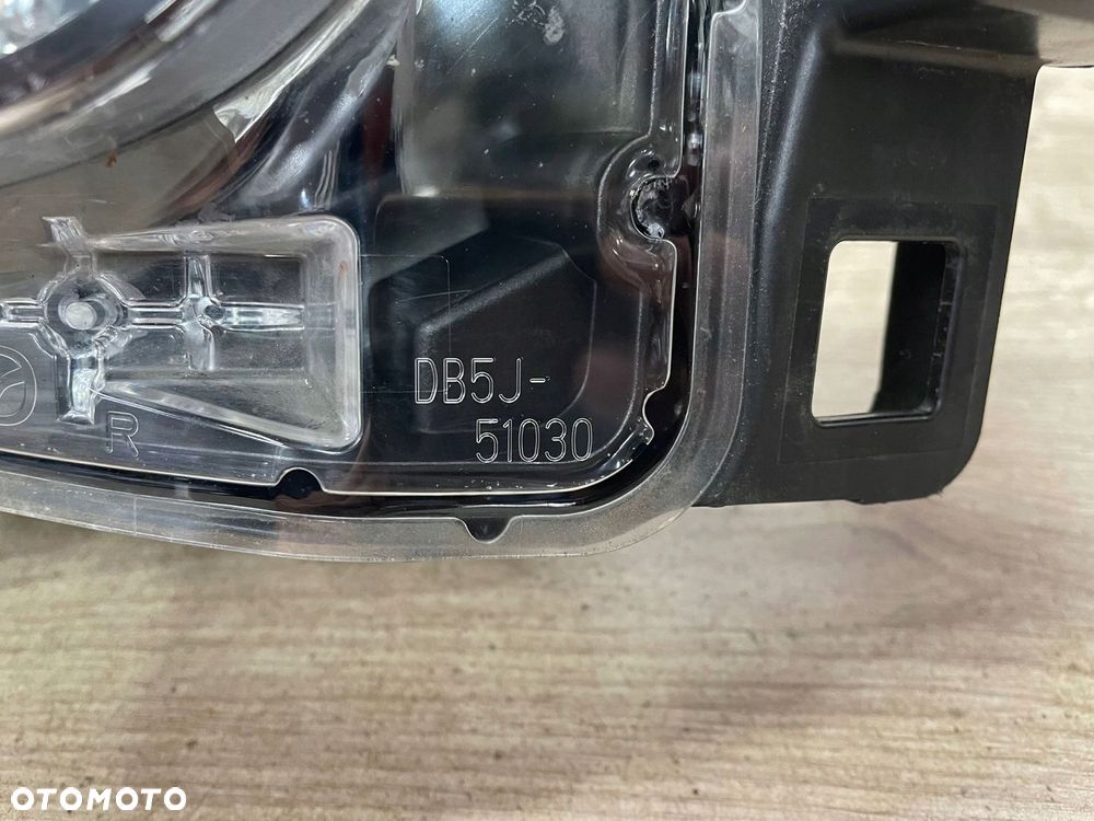 Mazda 3 II 2014 Przód strona prawa Lampa przednia - 11