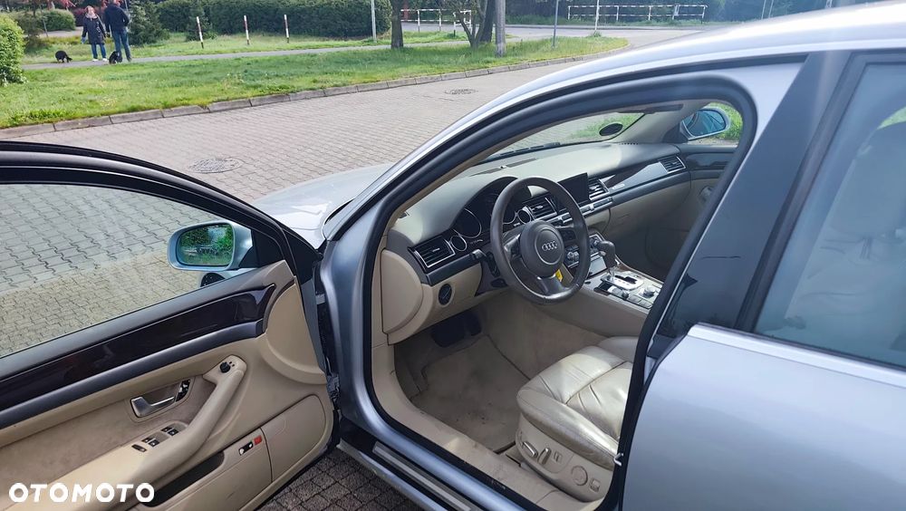 Audi A8 4.2 Quattro - 5