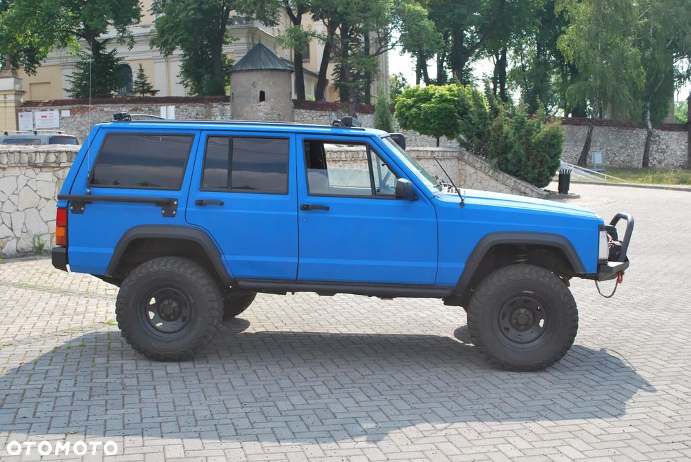 Jeep Cherokee - 8