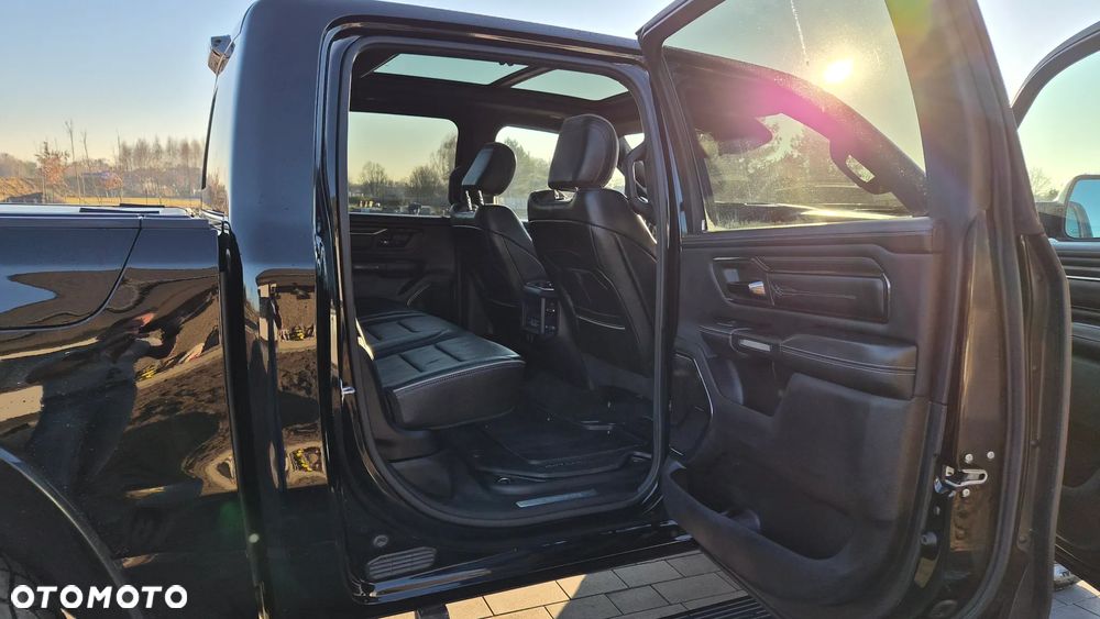 RAM 1500 5.7 Crew Cab Shortbed Limited Black - 12