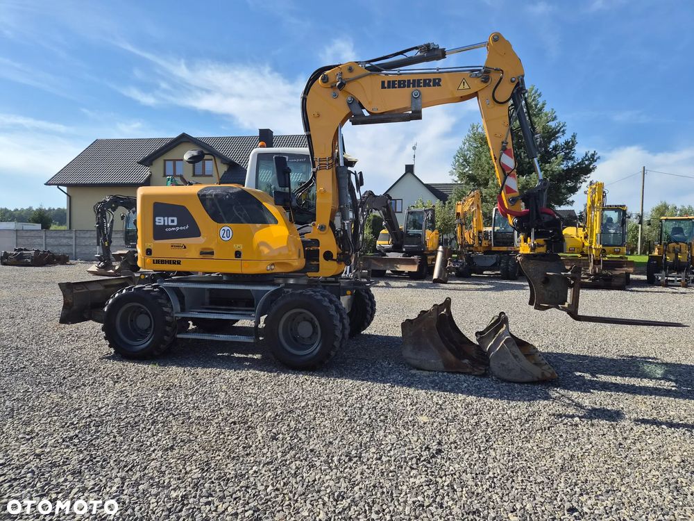 Liebherr A 910 Compact - 12
