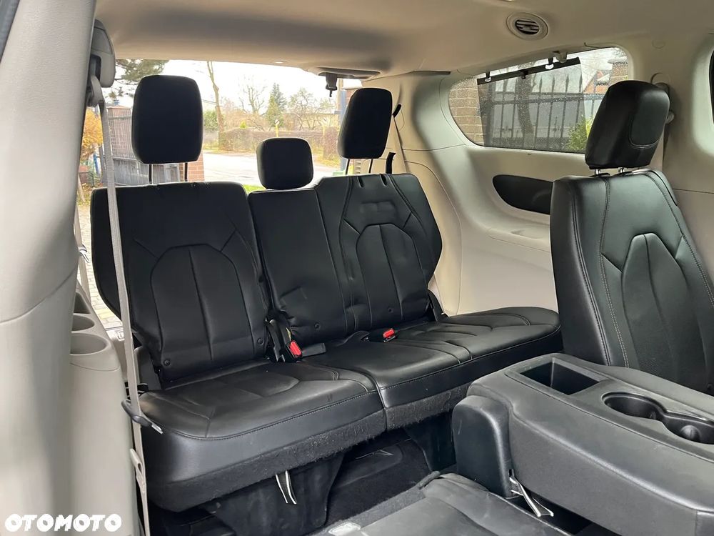 Chrysler Pacifica - 19