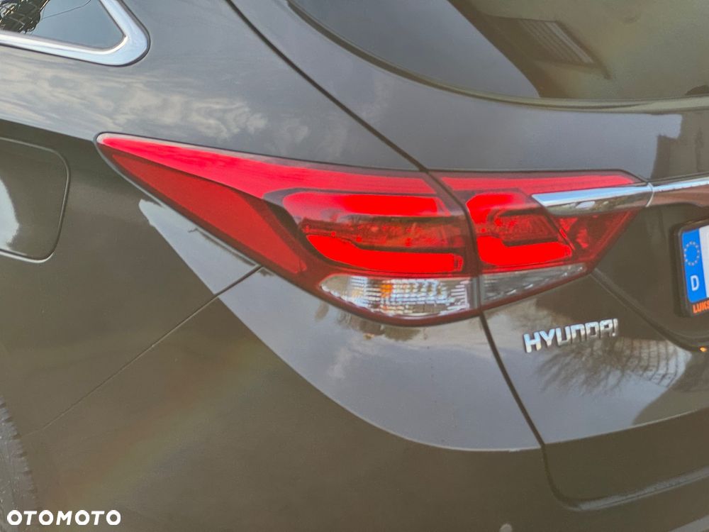 Hyundai i40 Kombi blue 1.6 Space - 36