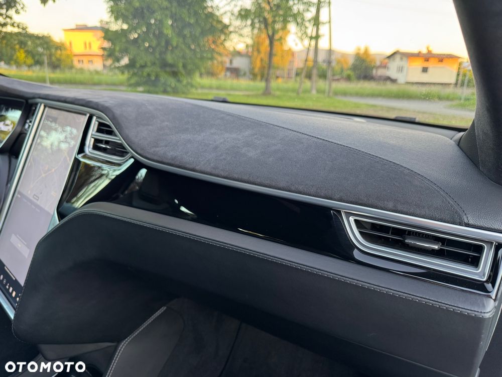 Tesla Model S - 25