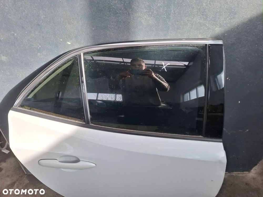 TOYOTA COROLLA E21 DRZWI PRAWE TYŁ - 4