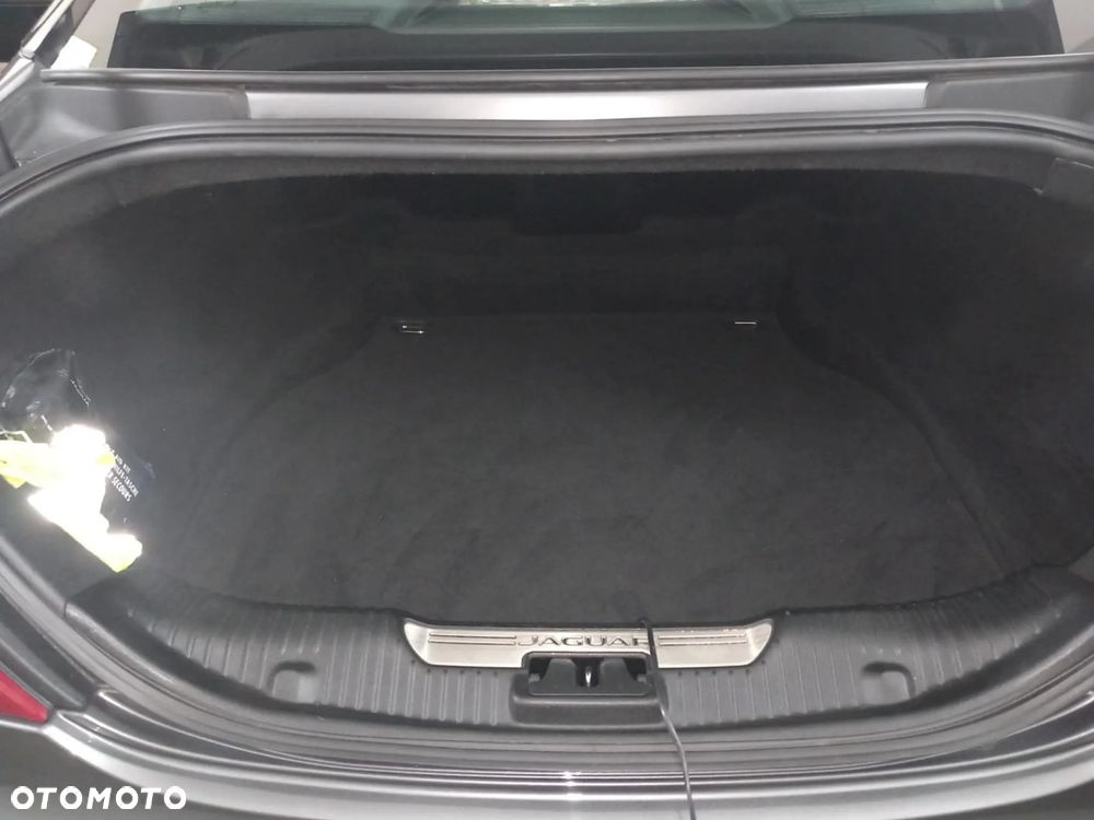 Jaguar XJ 3.0 D V6 LWB Premium Luxury - 12