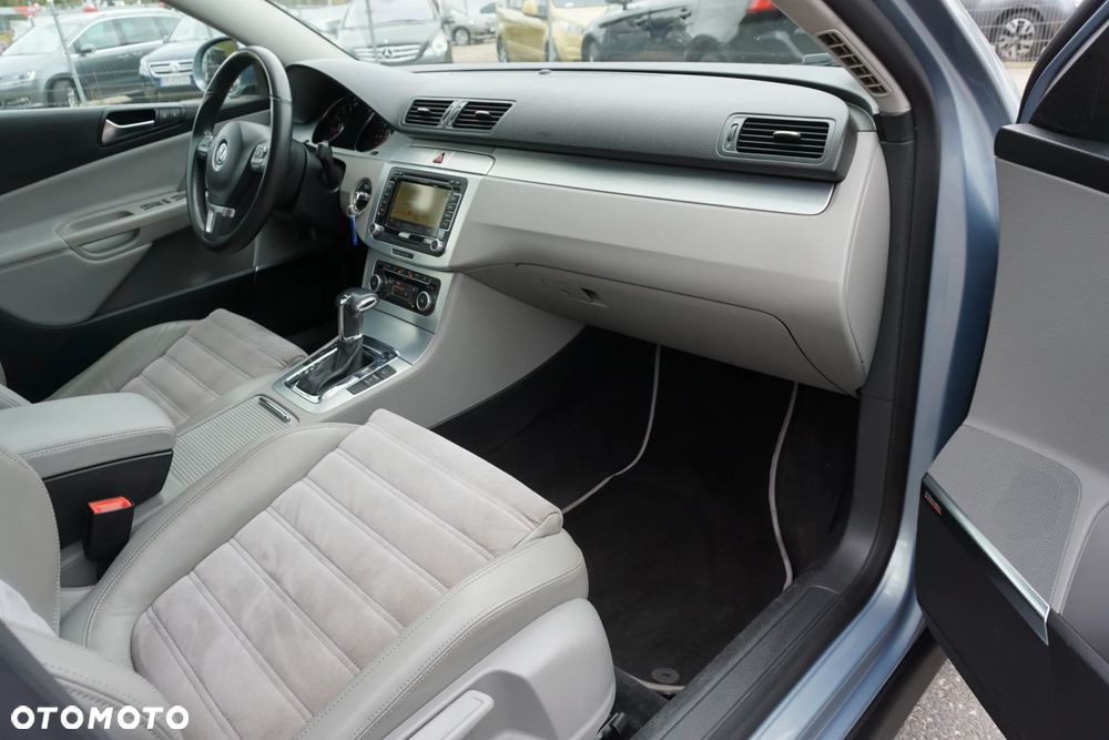 Volkswagen Passat 3.2 V6 FSI 4Mot Highline DSG - 17