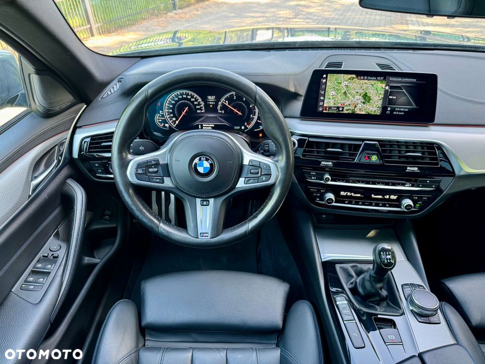BMW Seria 5 520d M Sport - 13