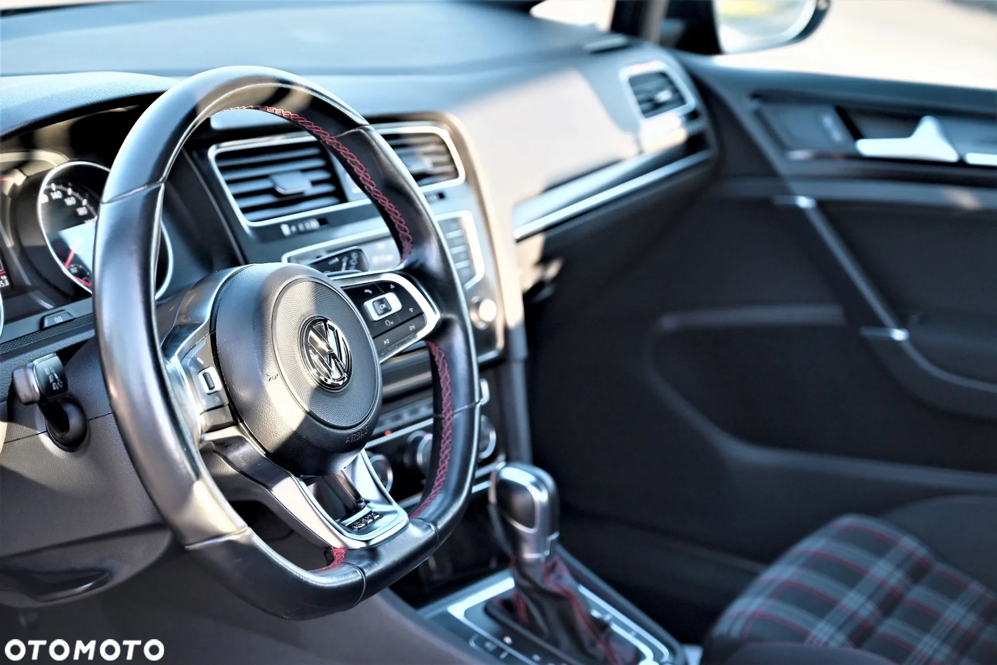 Volkswagen Golf - 20