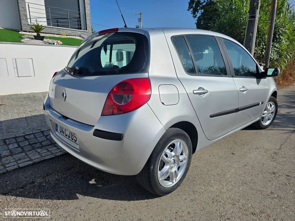 Renault Clio 1.2 16V Confort - 10