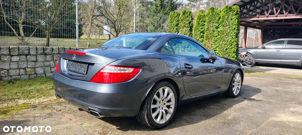 Mercedes-Benz SLK 200 (BlueEFFICIENCY) - 3