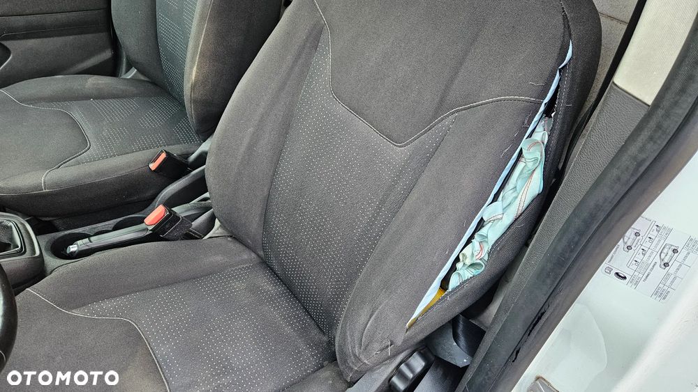 Ford Transit Courier - 30