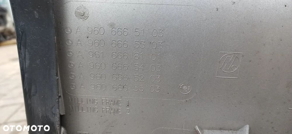 STOPIEŃ WNĘKA STOPNIA  PRAWY MERCEDES MP4 GIGA SPACE 9606665103 - 3