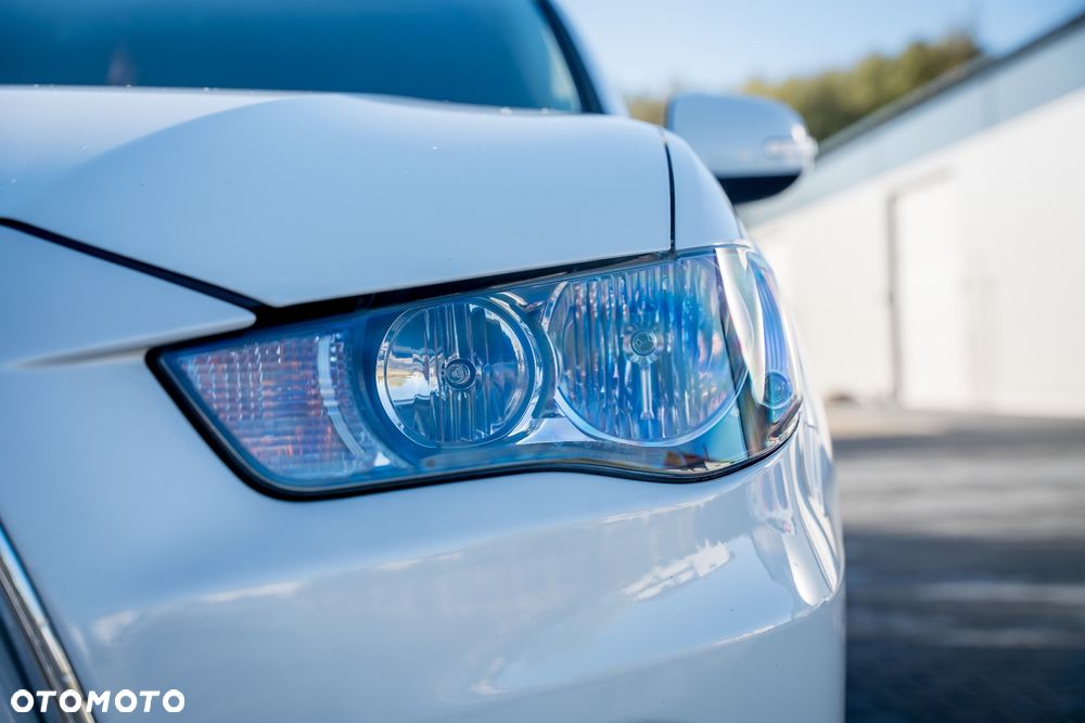Mitsubishi Outlander - 12