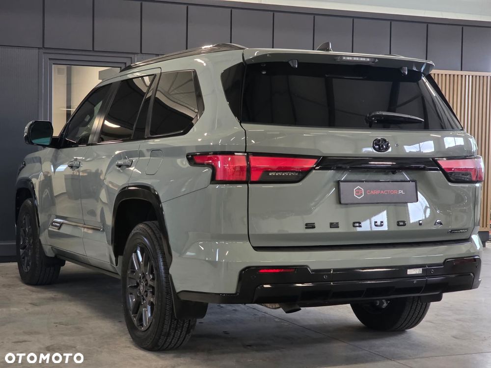 Toyota Sequoia - 8