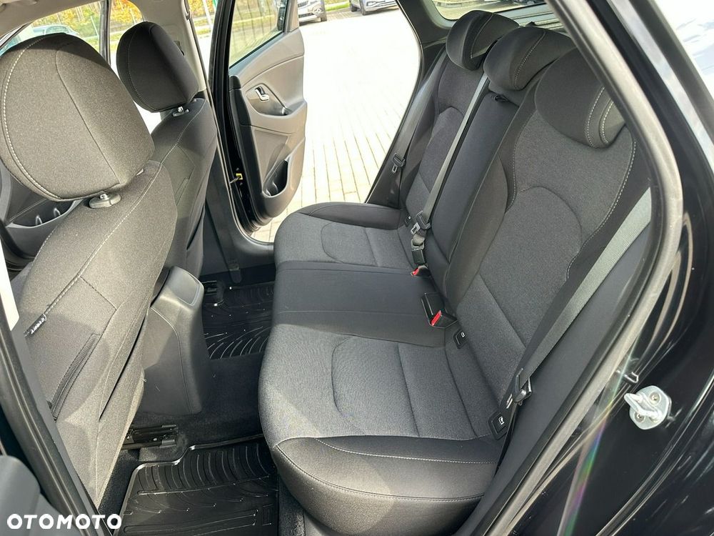 Hyundai i30 1.6 D Comfort DCT - 14