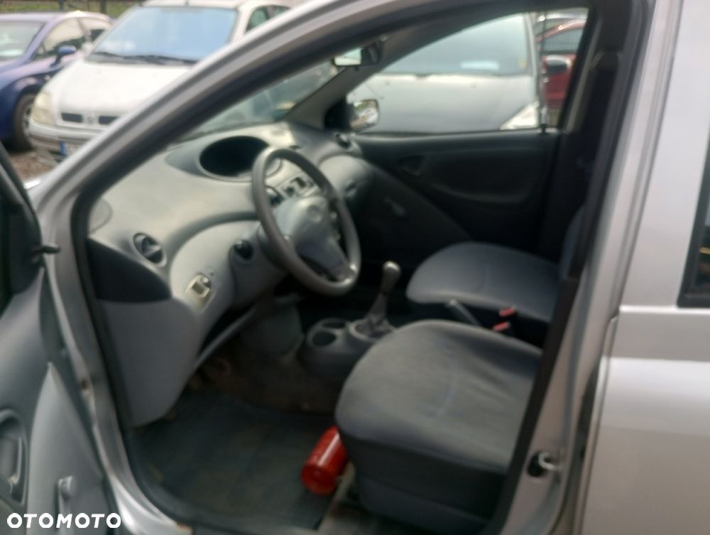 Toyota Yaris - 4