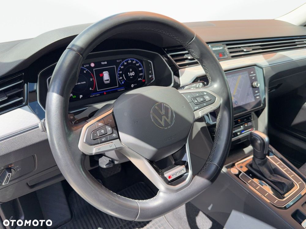 Volkswagen Passat - 11
