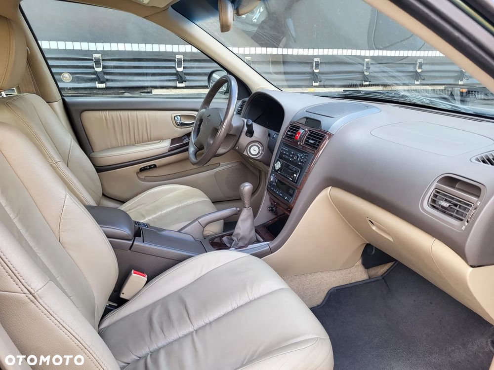 Nissan Maxima 2.0 Elegance - 31