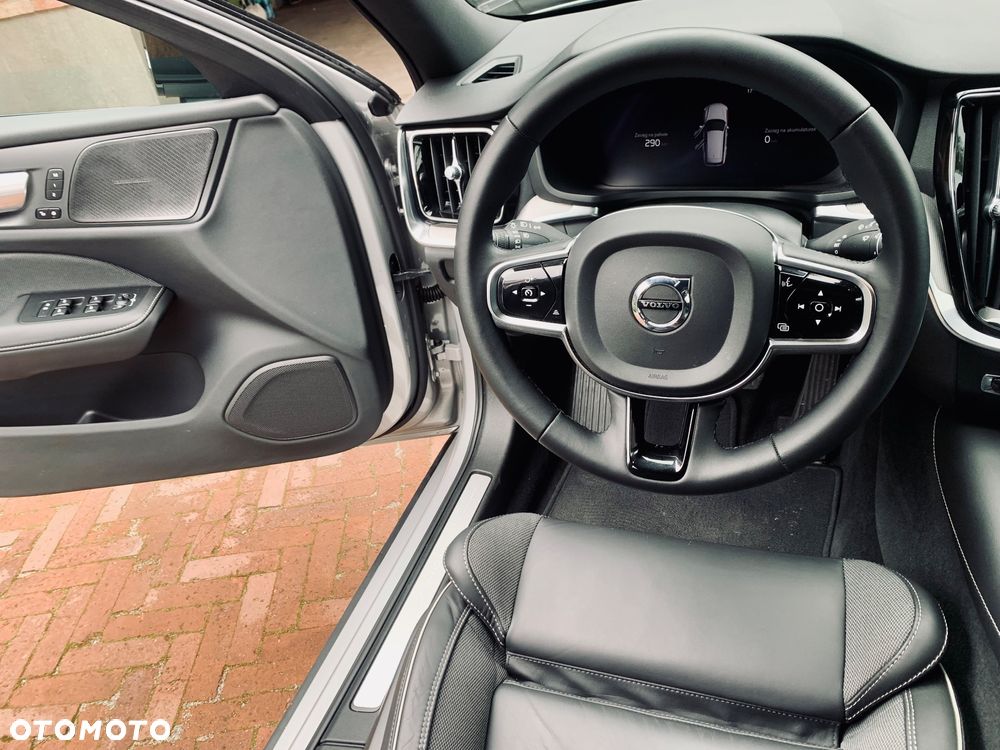 Volvo V60 T6 AWD Recharge Plus Dark - 17