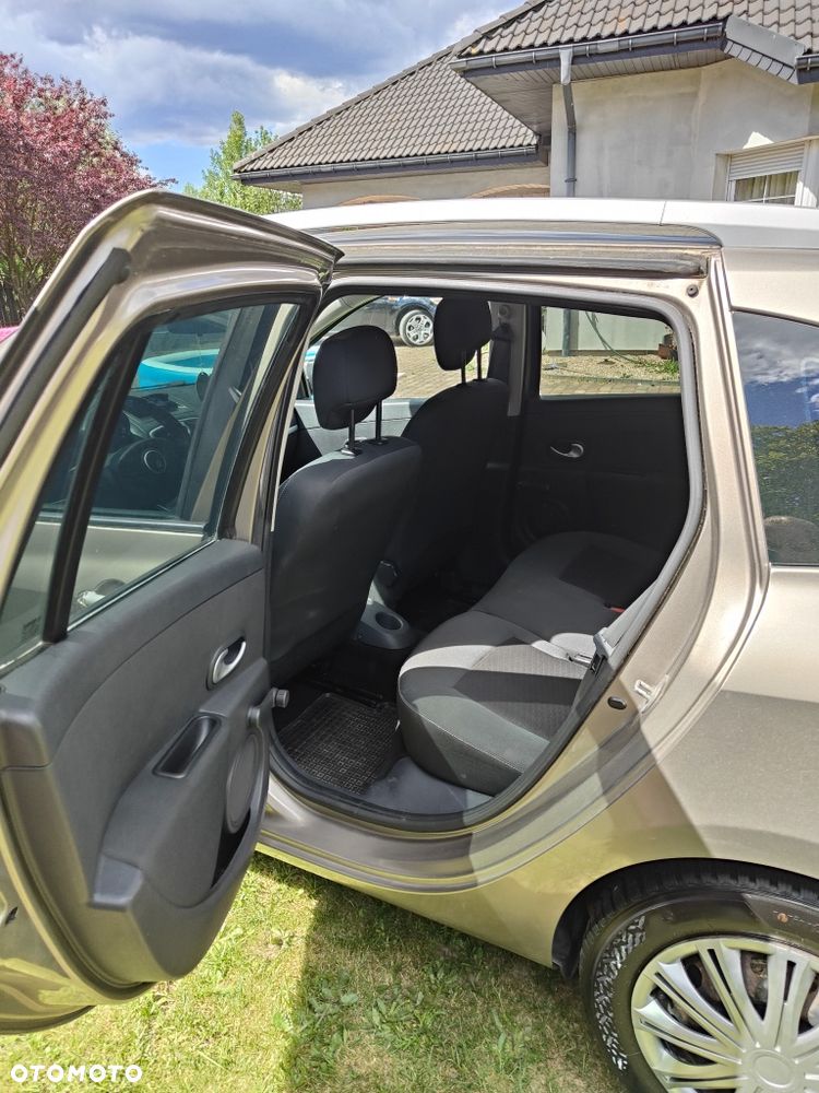 Renault Clio - 8