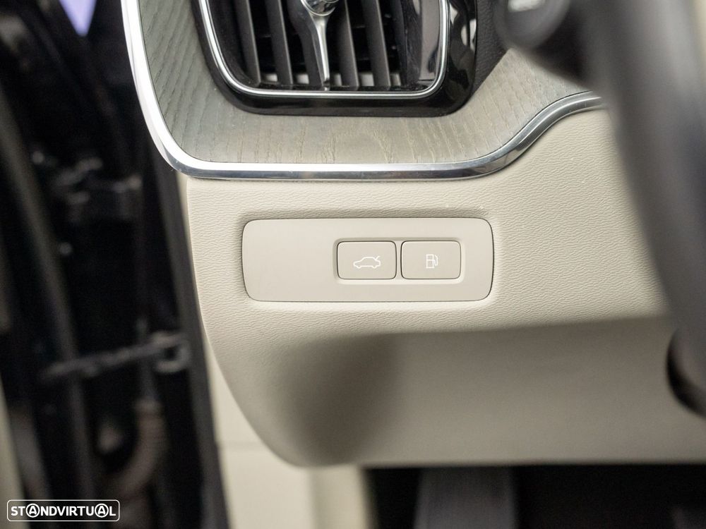 Volvo XC 60 2.0 T8 PHEV Ultimate Bright AWD - 24