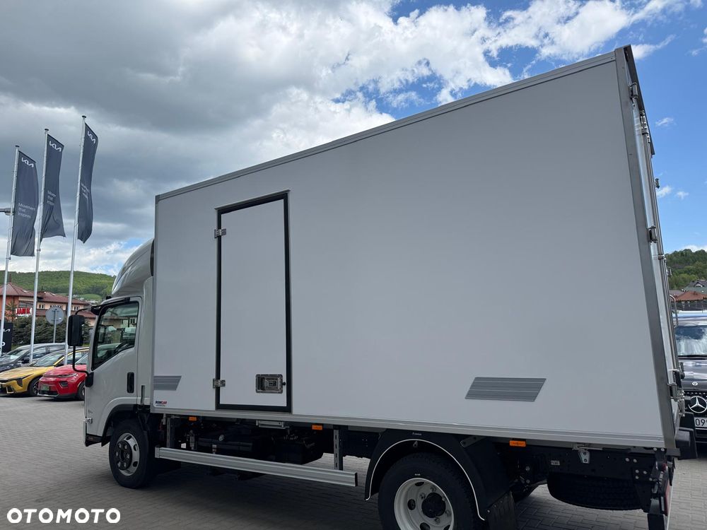 Isuzu M30 - 5