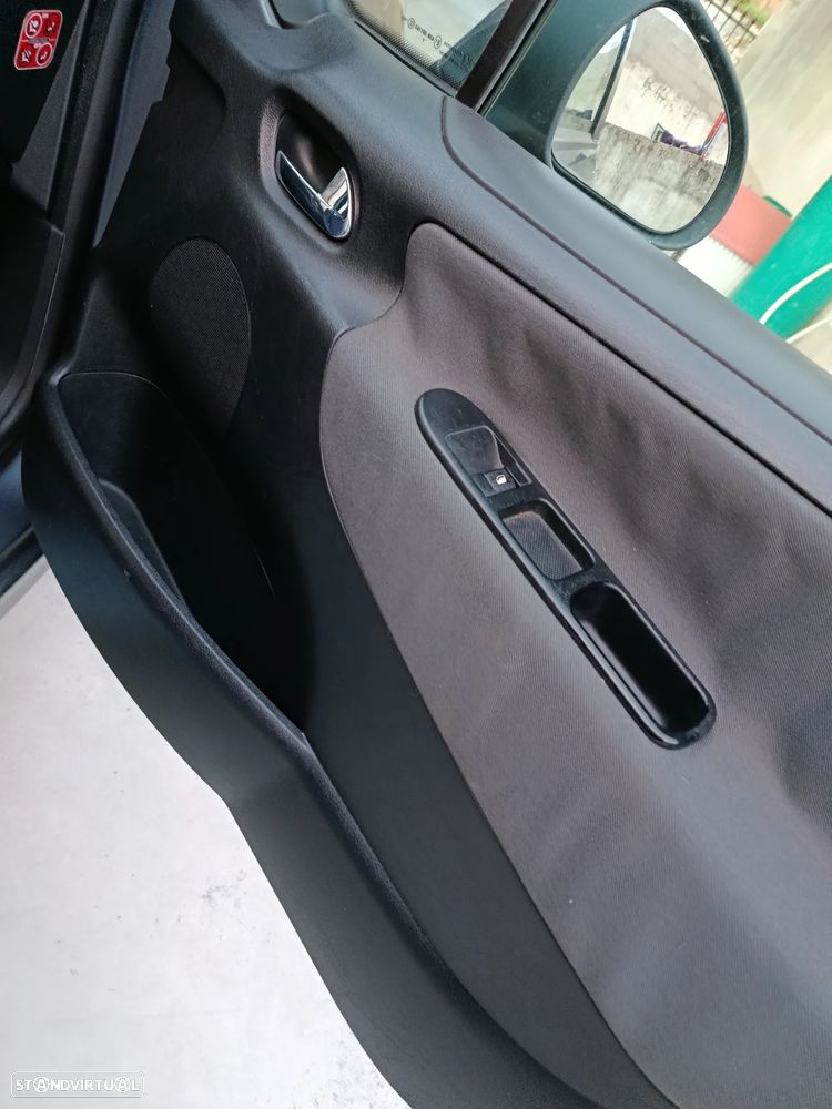 Peugeot 207 1.4 HDi Urban - 24