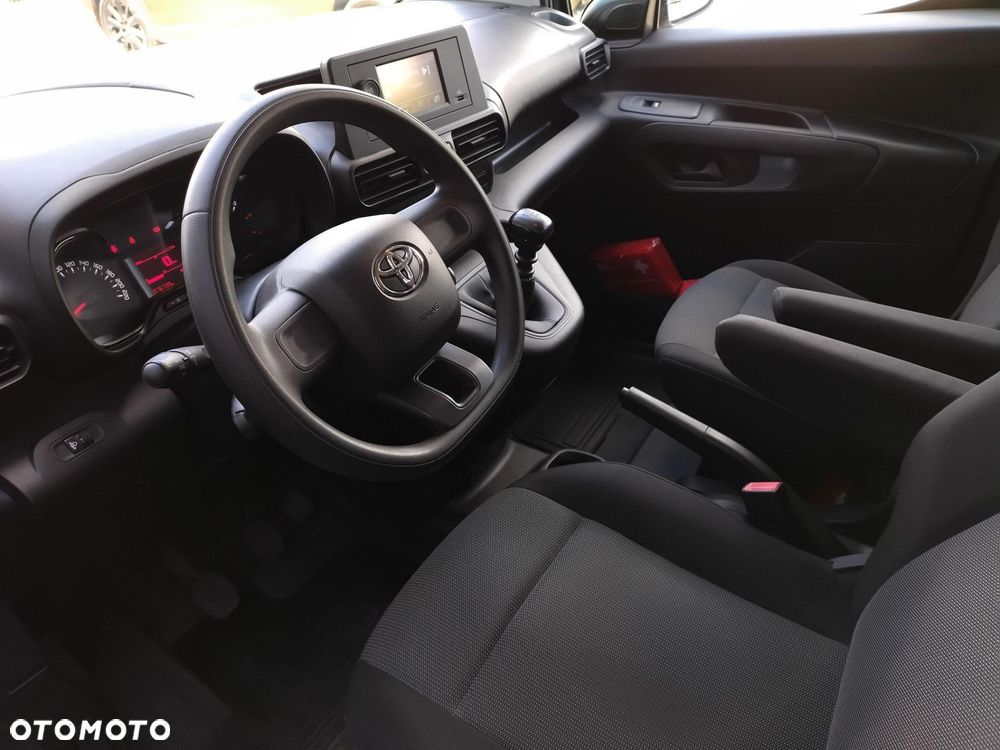 Toyota Proace City - 10