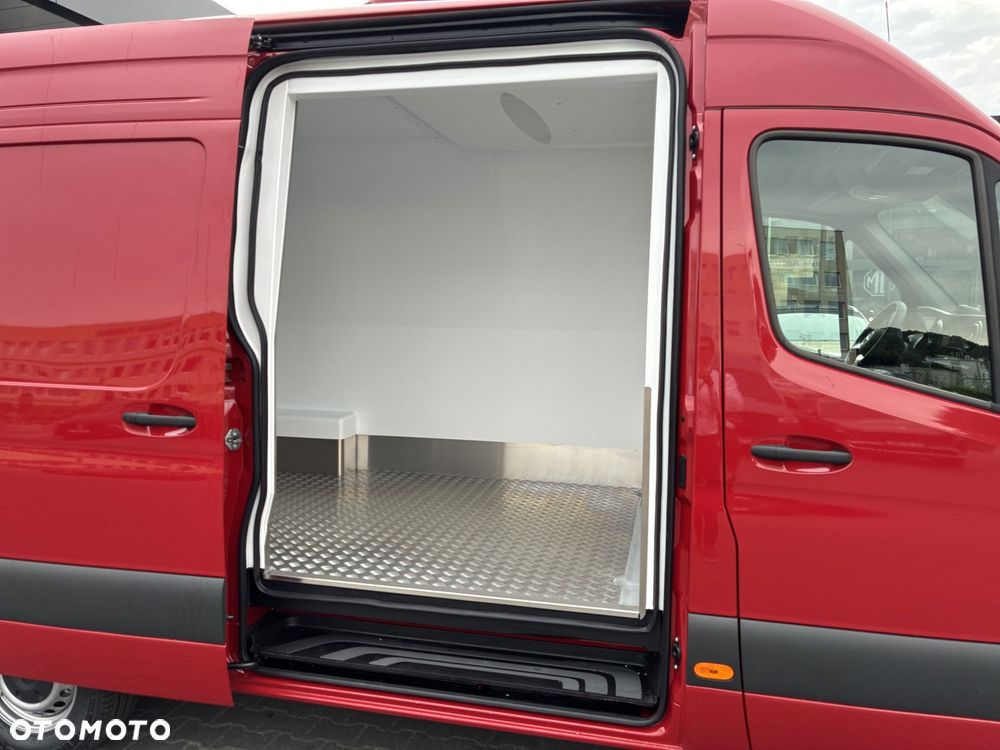 Mercedes-Benz Sprinter 317 - 12