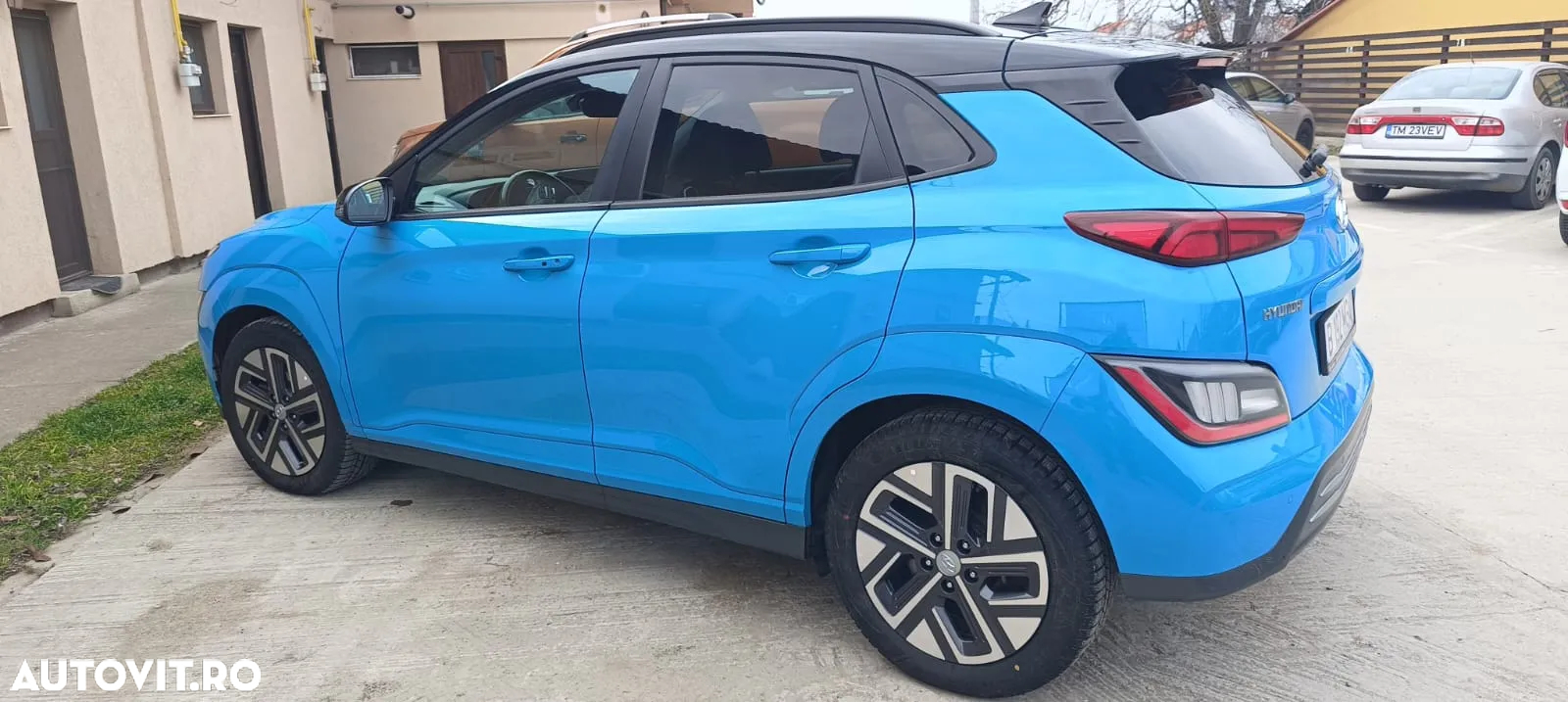 Hyundai KONA - 12