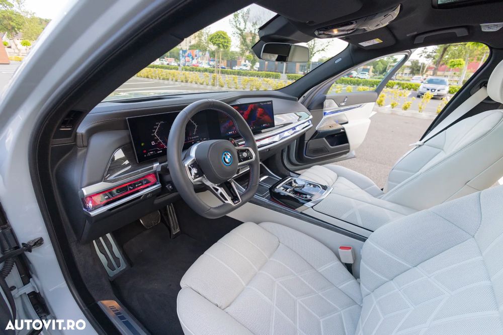 BMW M7 2025 — imagine 14