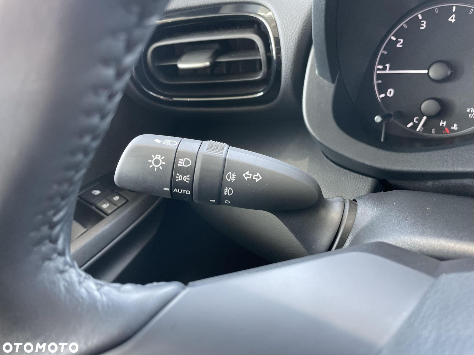 Toyota Yaris 1.5 Comfort - 23