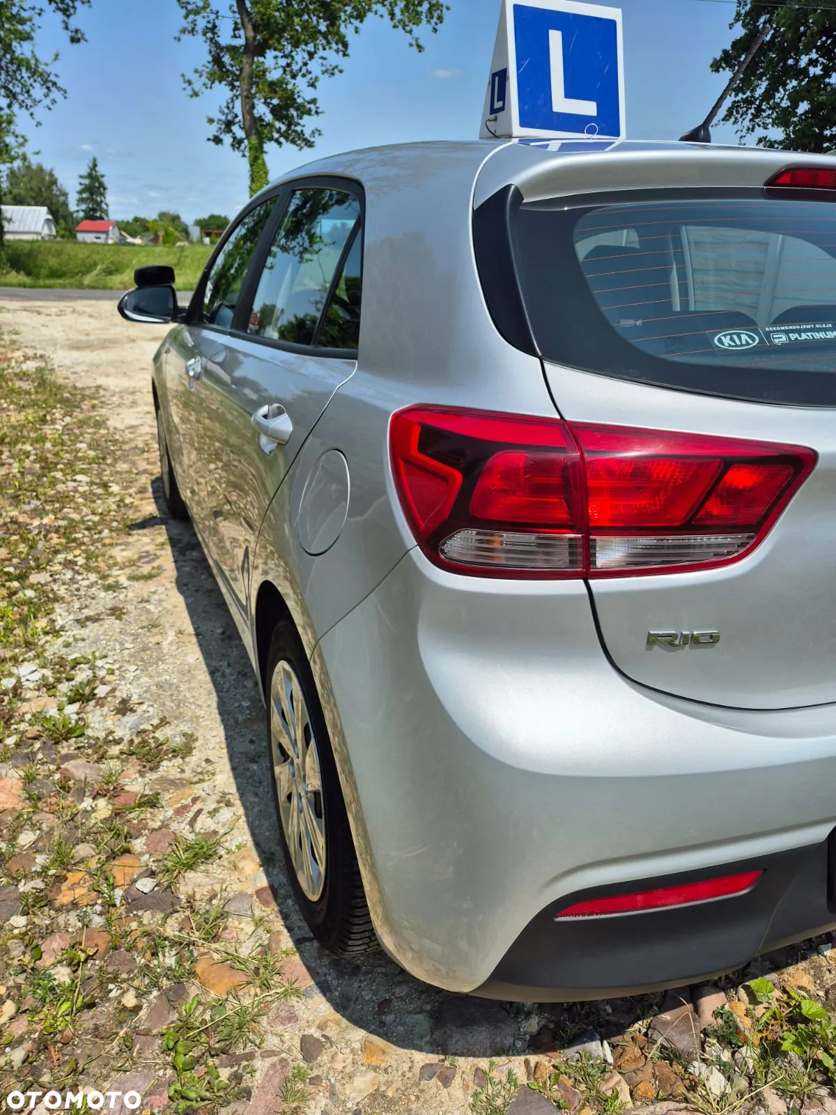 Kia Rio 1.2 L - 6
