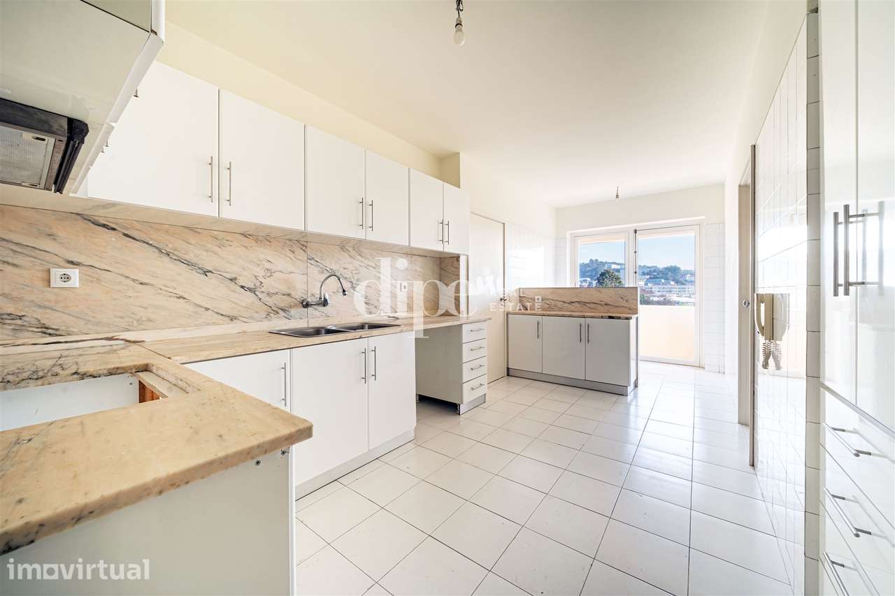Apartamento T3+1 na Av. de Londres - Grande imagem: 2/18