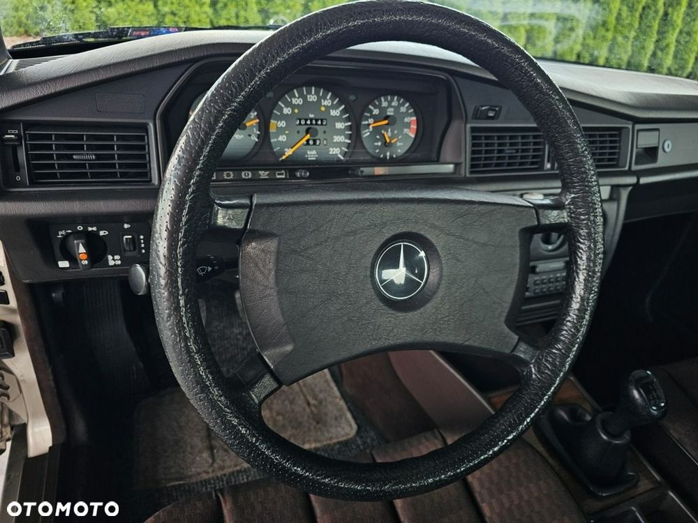Mercedes-Benz W201 (190) - 13