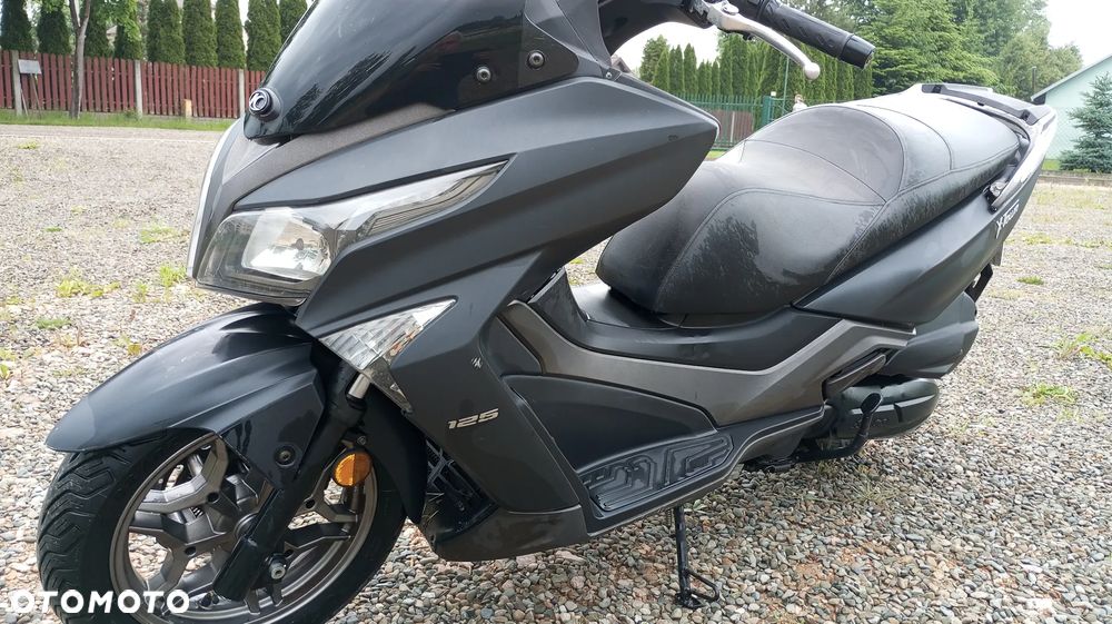 Piaggio MP-3 - 10