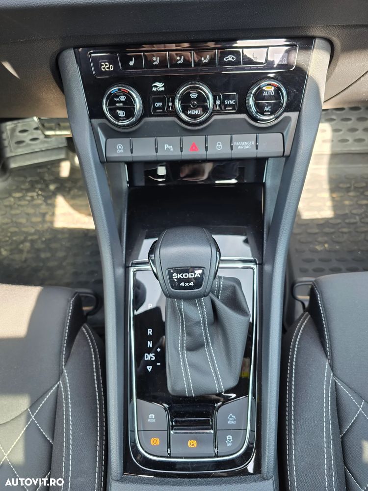 Skoda Karoq 2.0 TDI SCR 4x4 DSG Sportline - 10