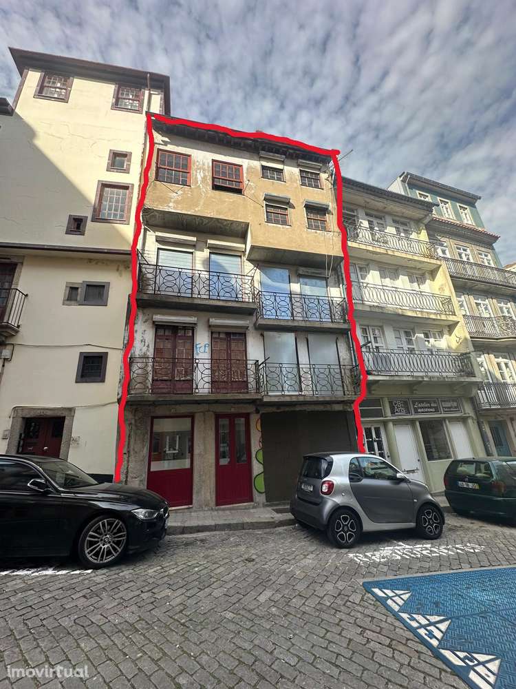 Edifício de 5 pisos para recuperar na Rua dos Caldeireiros, Porto - Grande imagem: 2/14