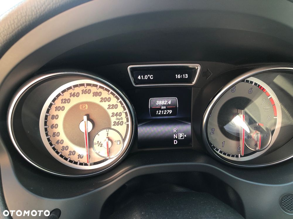 Mercedes-Benz CLA 180 7G-DCT Urban - 35