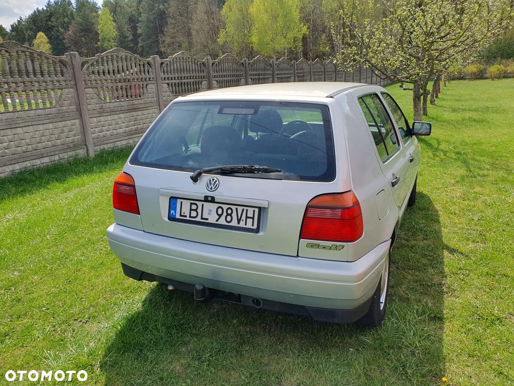 Volkswagen Golf 1.8 - 5