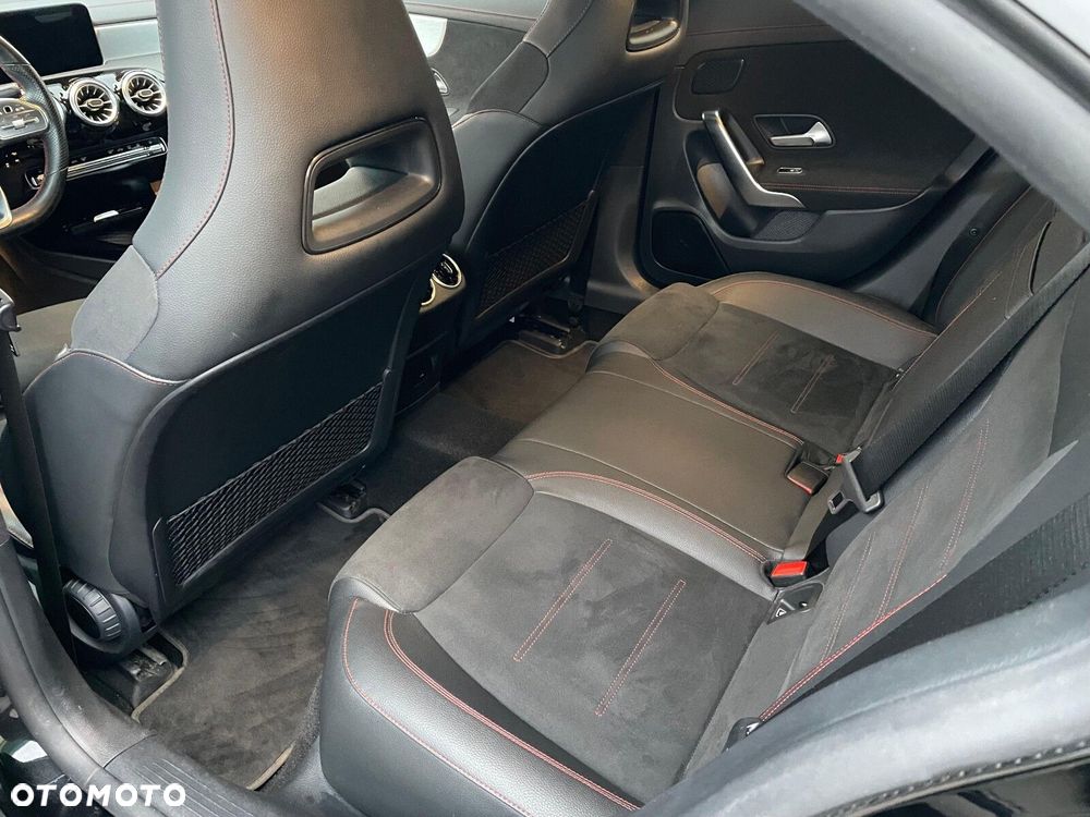 Mercedes-Benz CLA - 12