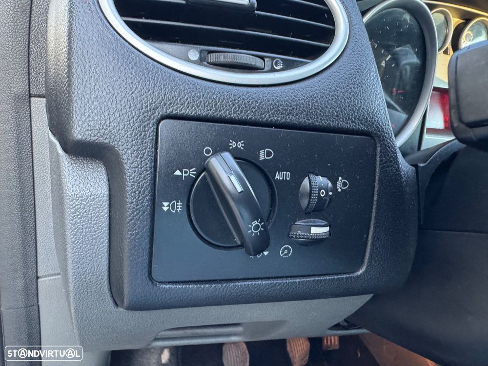 Ford Focus SW 1.6 TDCi Titanium - 17