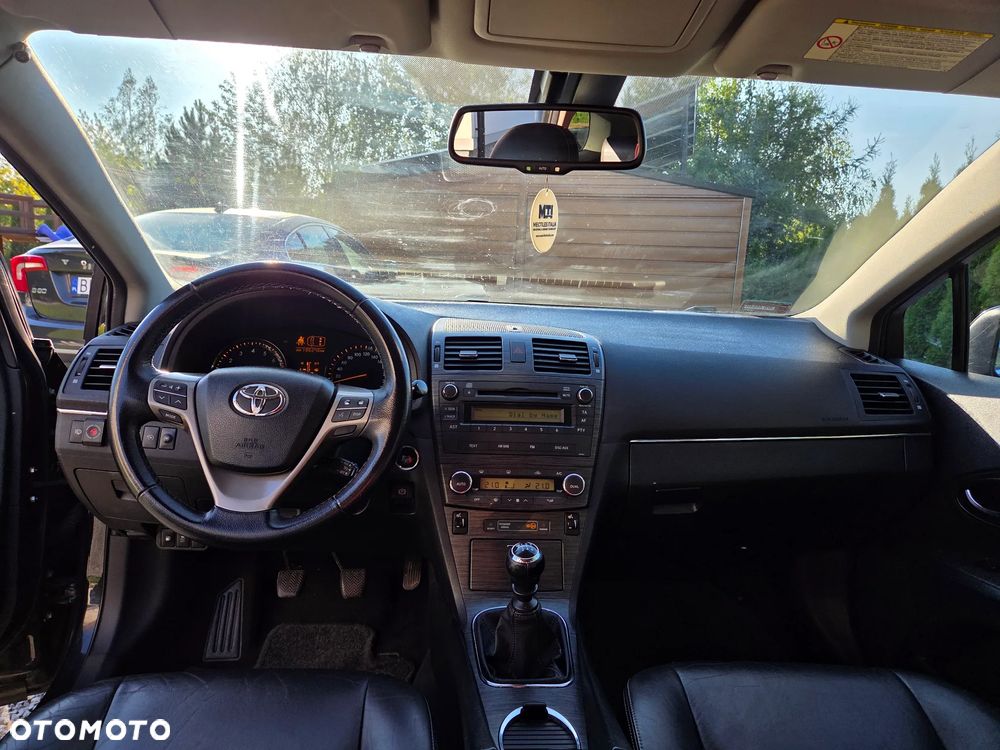 Toyota Avensis 1.8 Premium - 11
