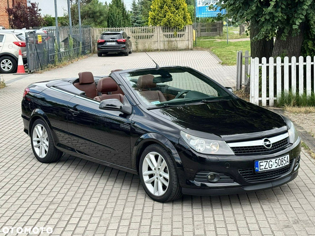 Opel Astra GTC 1.6 Cosmo - 1